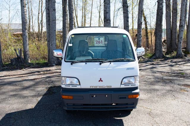 1998 Mitsubishi Minicab JDM car for sale — photo 2 of 19