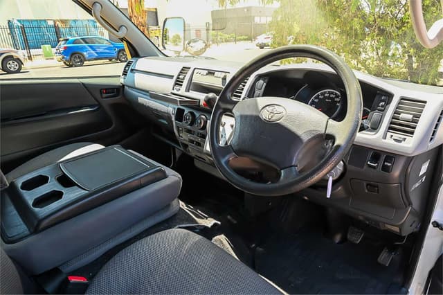 2011 Toyota HiAce JDM car for sale — photo 19 of 23