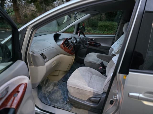 2000 Toyota Estima JDM car for sale — photo 14 of 17