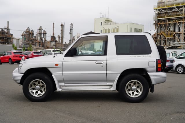 1997 Mitsubishi Pajero JDM car for sale — photo 15 of 24