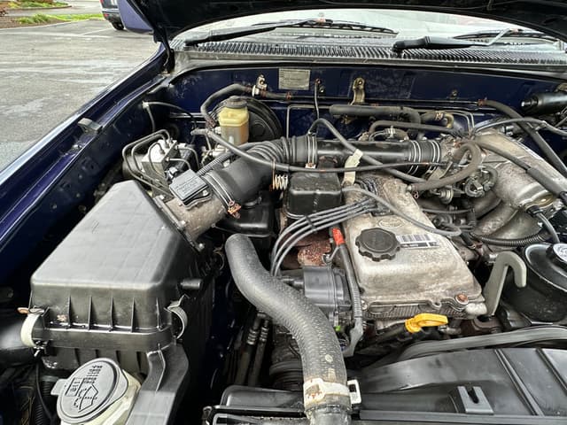 1996 Toyota Hilux Surf JDM car for sale — photo 21 of 25