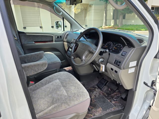 1998 Nissan Elgrand JDM car for sale — photo 10 of 17