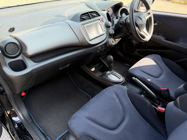 2010 Honda Fit JDM car for sale — photo 11 of 19
