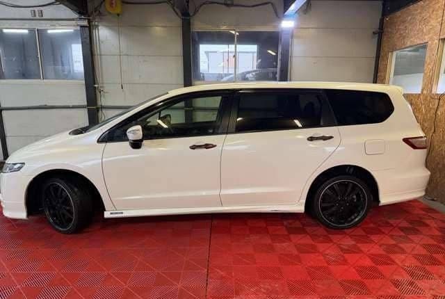 2009 Honda Odyssey JDM car for sale — photo 11 of 15