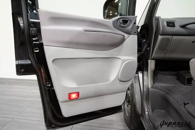1997 Mitsubishi Delica JDM car for sale — photo 19 of 25