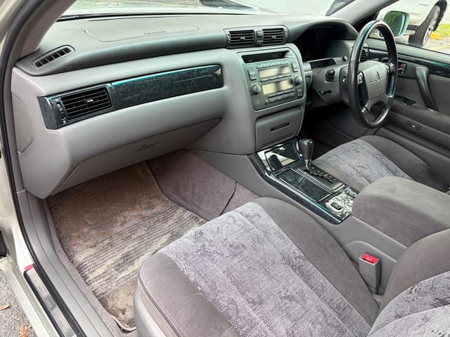 2000 Toyota Crown JDM car for sale — photo 12 of 17