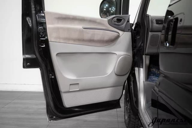 1998 Mitsubishi Delica JDM car for sale — photo 22 of 25