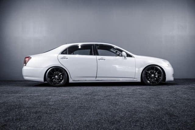 2009 Toyota Majesta JDM car for sale — photo 11 of 20