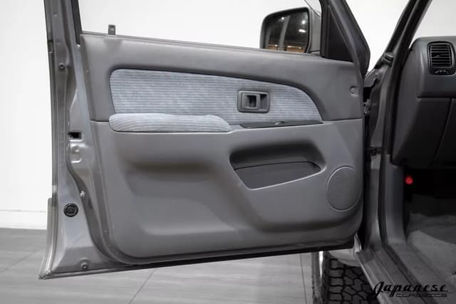 1996 Toyota Hilux Surf JDM car for sale — photo 19 of 25