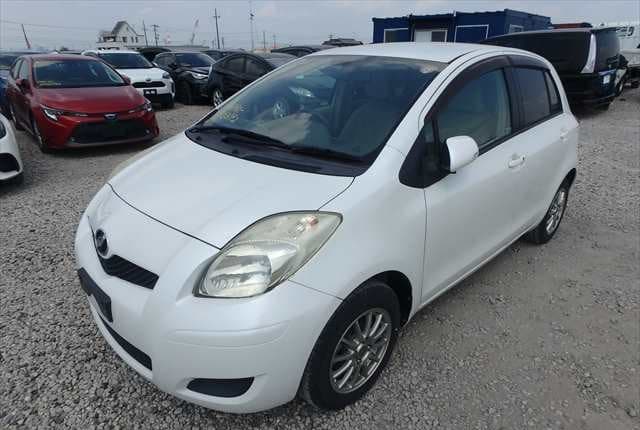 2009 Toyota Vitz JDM car for sale — photo 3 of 25