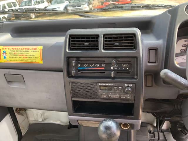 1998 Mitsubishi Minicab JDM car for sale — photo 21 of 25