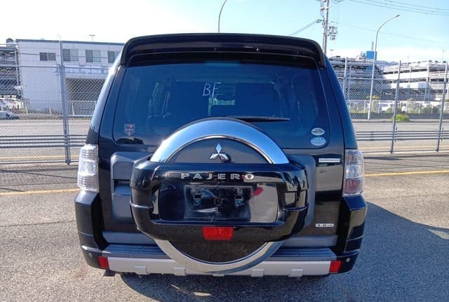 2010 Mitsubishi Pajero JDM car for sale — photo 4 of 25
