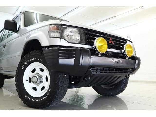 1992 Mitsubishi Pajero JDM car for sale — photo 12 of 17