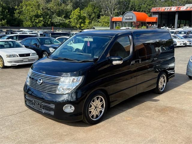 2009 Nissan Elgrand JDM car for sale — photo 10 of 18