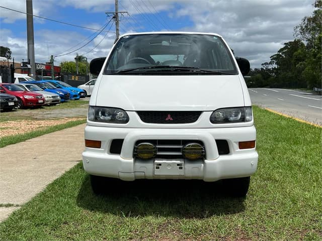 2001 Mitsubishi Delica JDM car for sale — photo 2 of 10