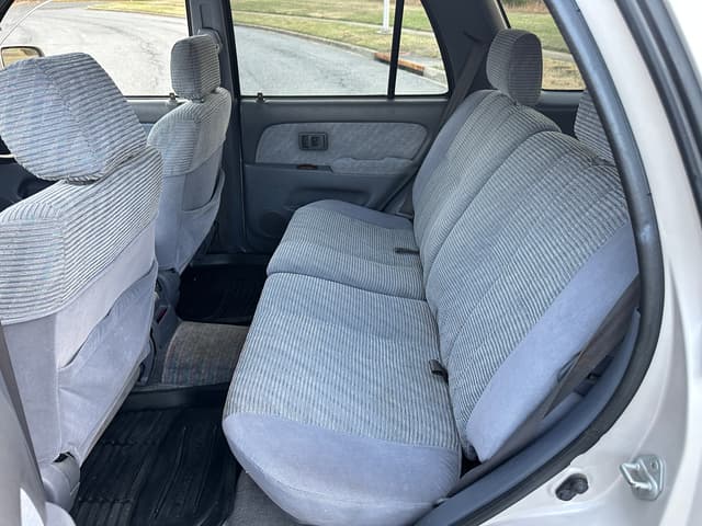 1996 Toyota Hilux Surf JDM car for sale — photo 16 of 20