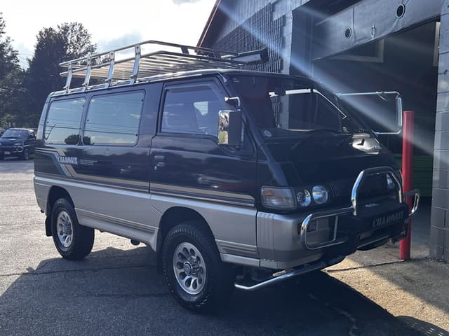 1990 Mitsubishi Delica JDM car for sale — photo 8 of 25