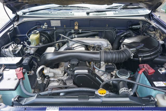 1996 Toyota Hilux Surf JDM car for sale — photo 14 of 20