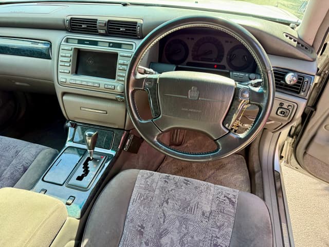 2000 Toyota Crown JDM car for sale — photo 13 of 18