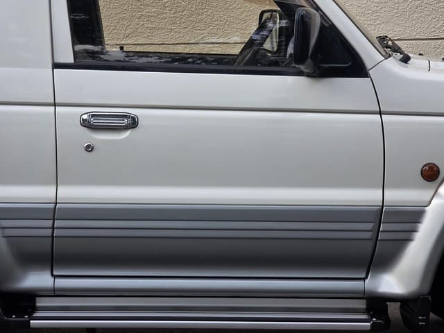 1997 Mitsubishi Pajero JDM car for sale — photo 4 of 25