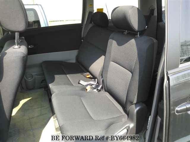 2005 Toyota Noah JDM car for sale — photo 5 of 8