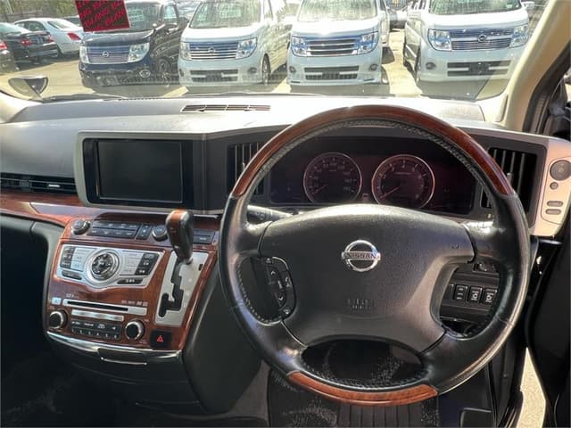 2009 Nissan Elgrand JDM car for sale — photo 11 of 18