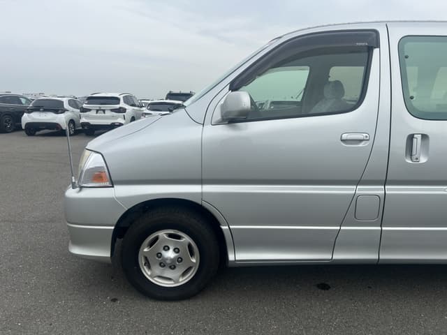 2001 Toyota Grand Hiace JDM car for sale — photo 10 of 25
