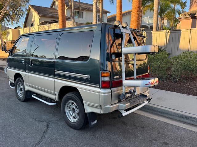 1993 Mitsubishi Delica JDM car for sale — photo 4 of 12