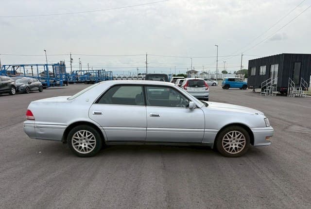 1999 Toyota Crown JDM car for sale — photo 6 of 25