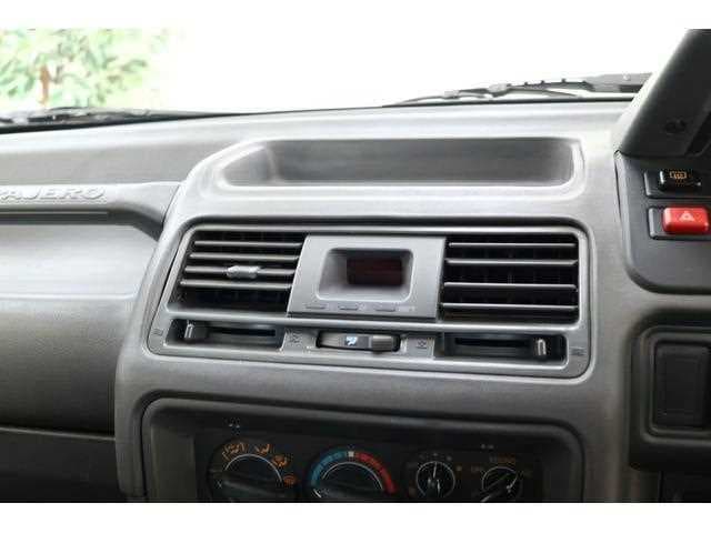 1992 Mitsubishi Pajero JDM car for sale — photo 11 of 17
