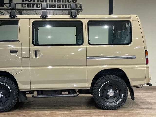 1991 Mitsubishi Delica JDM car for sale — photo 18 of 25
