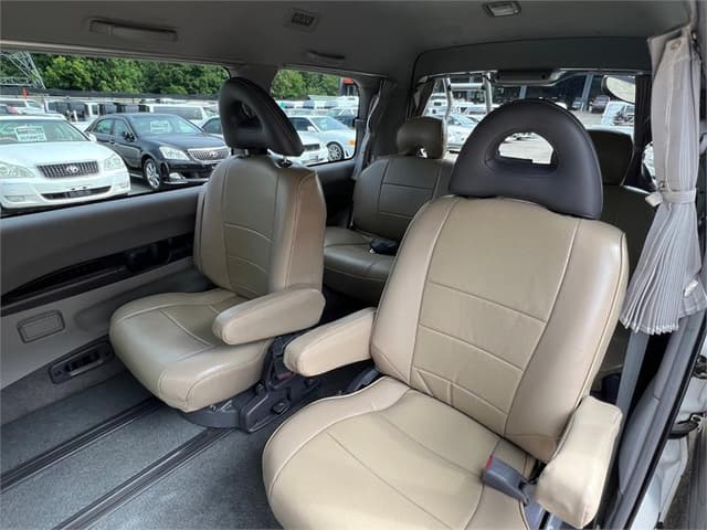 2005 Mitsubishi Delica JDM car for sale — photo 14 of 15
