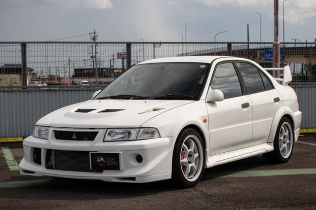 2000 Mitsubishi Lancer Evolution JDM car for sale — photo 2 of 25