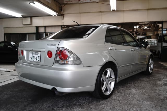 1999 Toyota Altezza JDM car for sale — photo 13 of 25
