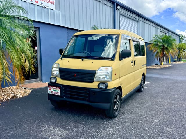 2000 Mitsubishi Town Box JDM car for sale — photo 2 of 21