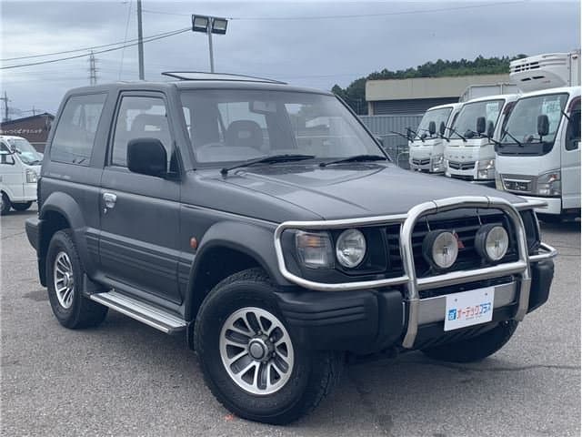 1992 Mitsubishi Pajero JDM car for sale — photo 2 of 25