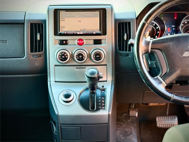 2010 Mitsubishi Delica JDM car for sale — photo 13 of 25