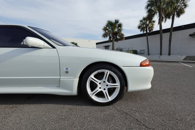 1990 Nissan Skyline JDM car for sale — photo 5 of 18