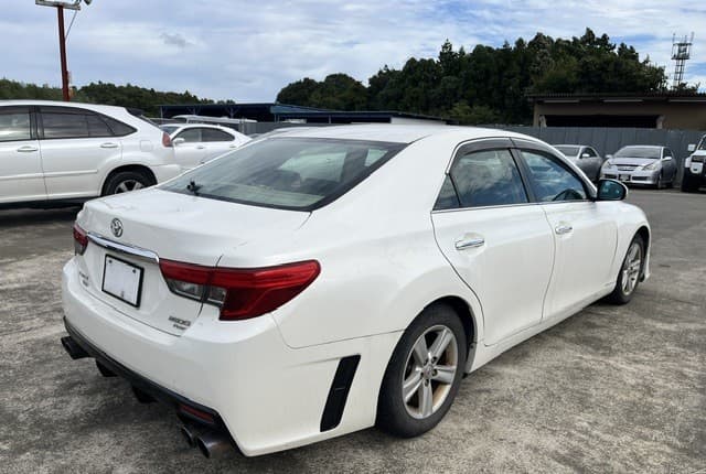 2011 Toyota Mark X JDM car for sale — photo 4 of 25