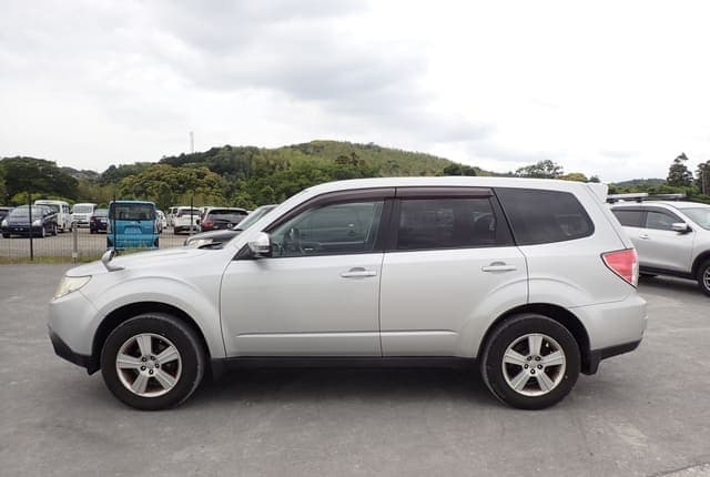 2011 Subaru Forester JDM car for sale — photo 2 of 10