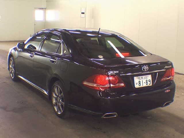 2008 Toyota Crown JDM car for sale — photo 2 of 6