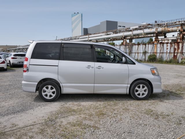 2001 Toyota Noah JDM car for sale — photo 4 of 25
