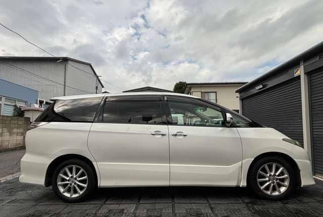 2009 Toyota Estima JDM car for sale — photo 4 of 20