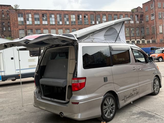 2005 Toyota Alphard JDM car for sale — photo 8 of 25