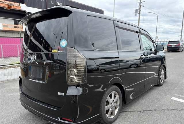 2008 Toyota Voxy JDM car for sale — photo 4 of 25