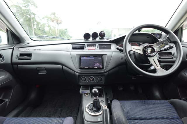 2001 Mitsubishi Lancer Evolution JDM car for sale — photo 13 of 19