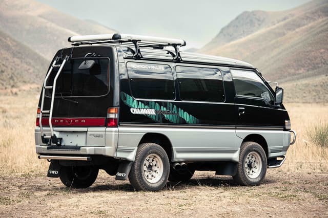 1992 Mitsubishi Delica JDM car for sale — photo 7 of 25