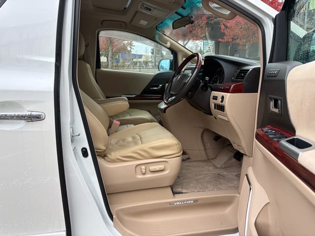 2010 Toyota Vellfire JDM car for sale — photo 12 of 21