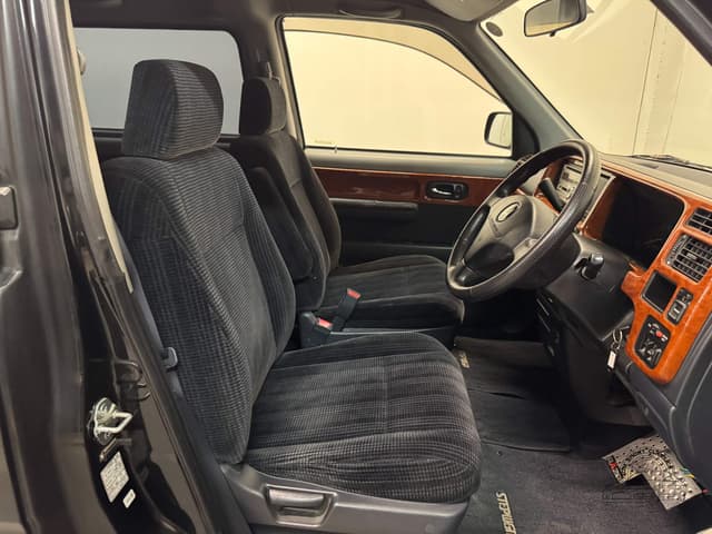 2001 Honda Stepwagon JDM car for sale — photo 22 of 25