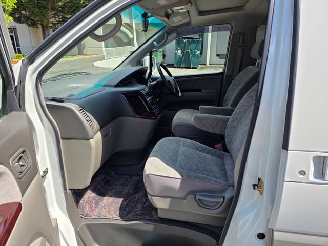1998 Nissan Elgrand JDM car for sale — photo 11 of 17